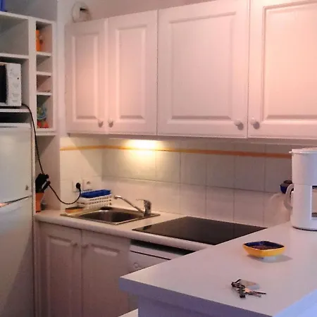 With 2 Bedrooms In With Shared Pool Enclosed Garden And Wifi 500 M From The Beach Appartement