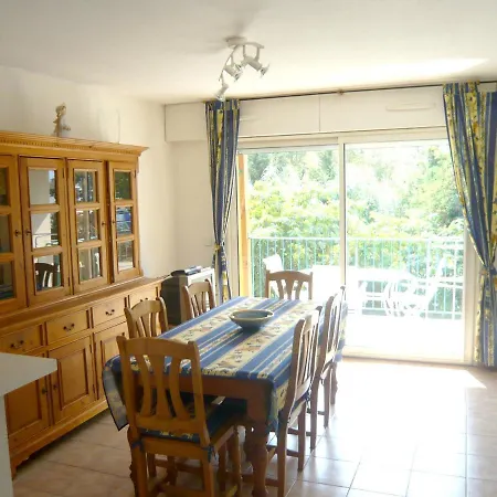 With 2 Bedrooms In With Shared Pool Enclosed Garden And Wifi 500 M From The Beach Apartmán